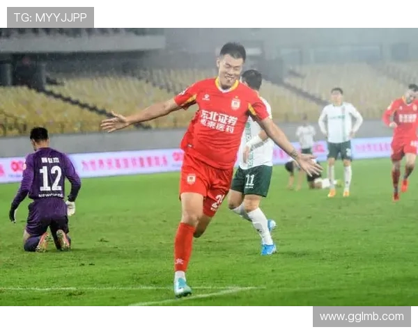 谭龙八年坚守亚泰历经降级与冲超 如今再次随队降级的坚持与告别